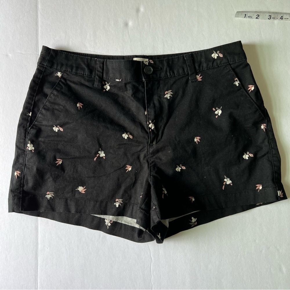 A new day dainty floral stretch chino shorts black size 10